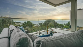Vue Sur La Mer by Ready Set Stay